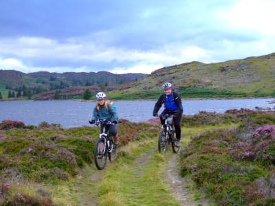 Cyclists at Loch Ordie